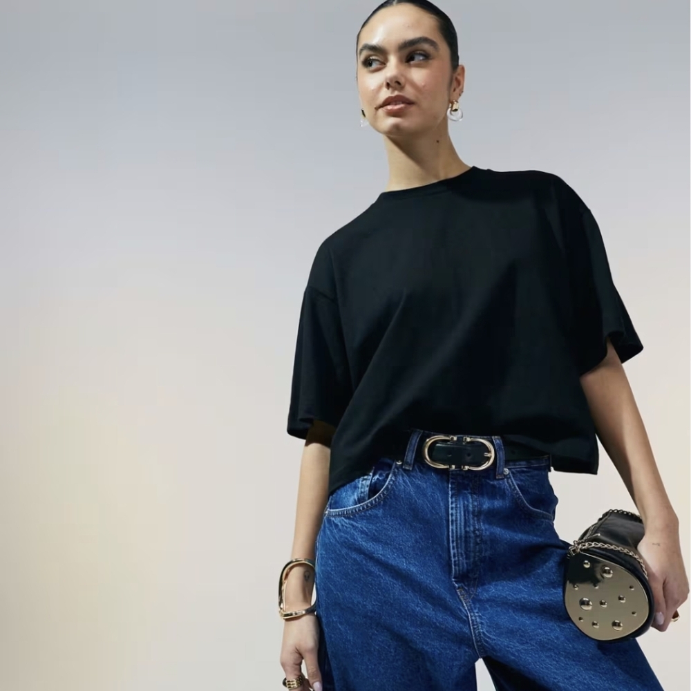 ASOS. Boxy Oversized Cropped T-shirt in Black. Size Small.